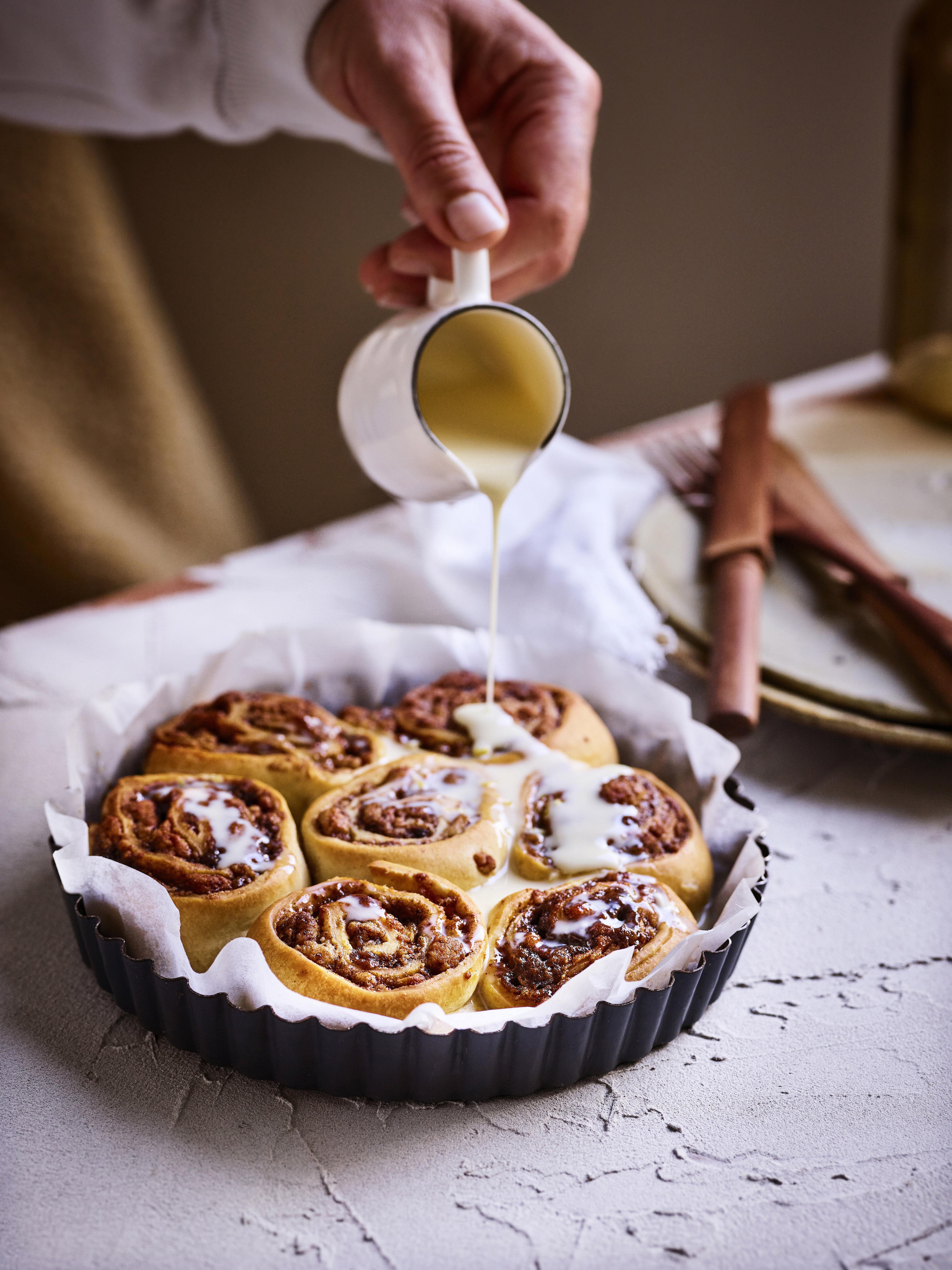 Snelle kaneelrolletjes met marsepeinvulling